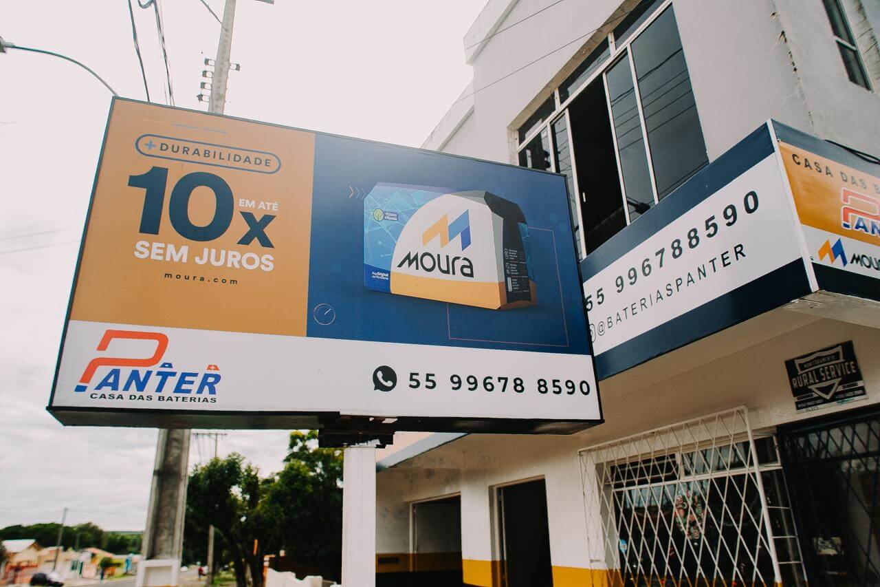 Fachada da Casa das Baterias Panter - Vista da placa